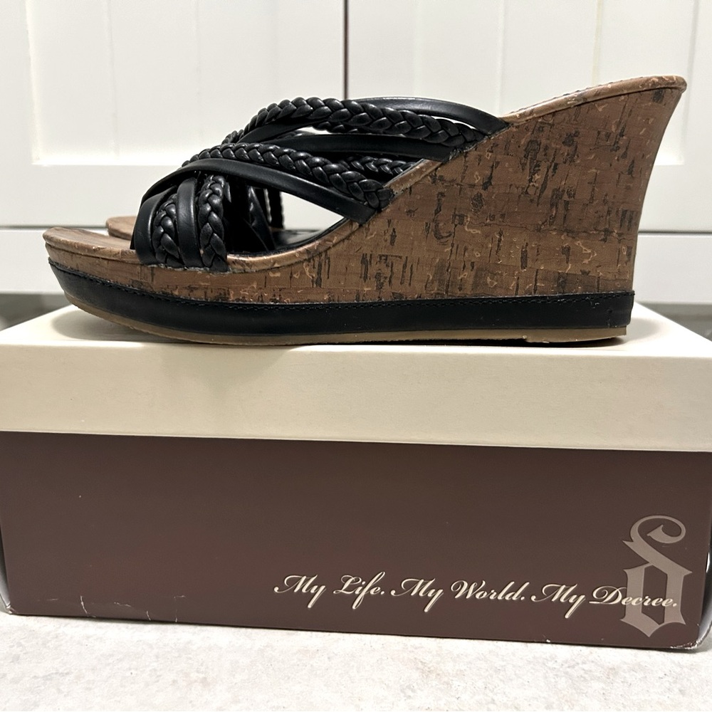 DECREE- Black Wedge Sandals for Women. Only worn once. 7.5 M - Picture 3 of 13
